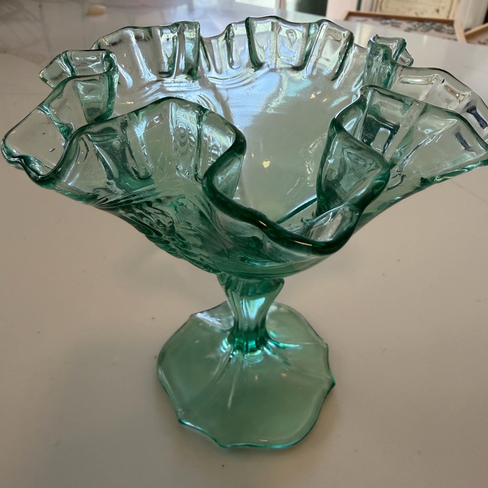 Vintage Fenton Green Glass Decorative Collectible Vase Candy Dish - Picture 9 of 12